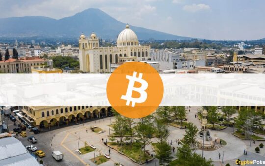 El Salvadorans Are Converting Their USD to BTC as Interest in Bitcoin Soars