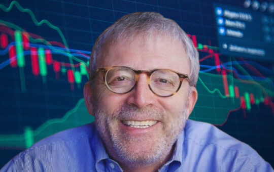 Veteran Trader Peter Brandt Shares 'Sacred Trading Rule' as Bitcoin Falls, Warns Against Buying the Dip