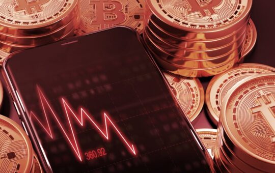 Bitcoin, Ethereum Drop as Traditional Markets Skid into New Week