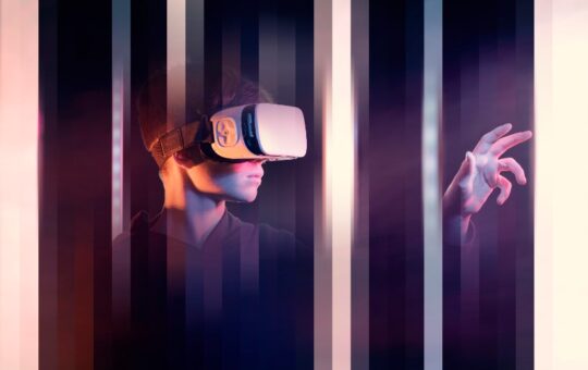 Looking Glass Labs announces a strategic development partnership with Cavrnus