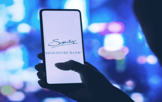 Signature Bank’s Stock Sinks 10% as Silvergate Prepares to Shut Down