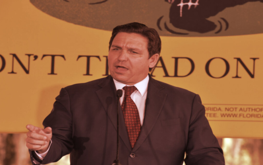 This Week in Coins: Investors Rehash Bitcoin's 'Safe-Haven' Status as DeSantis Takes Aim at CBDCs