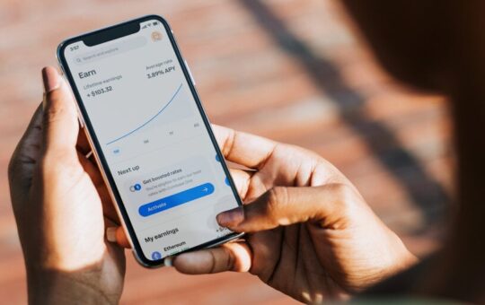 How Coinbase Earn Makes Staking Simple—and Secure