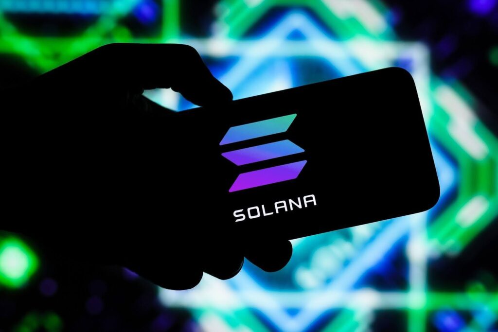 Solana hits plateau as investors turn to Dogecoin rival for the upcoming bull run