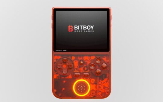 This Little Device Can Hold Your Bitcoin, Play Games—And Farm Airdrops as You Sleep