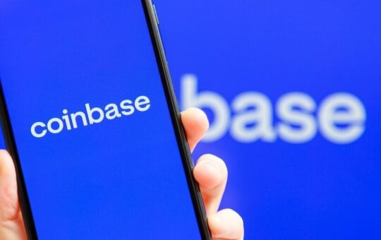 Coinbase CLO Slams FDIC for 'Absurd' Delays in Crypto Debanking Records Lawsuit