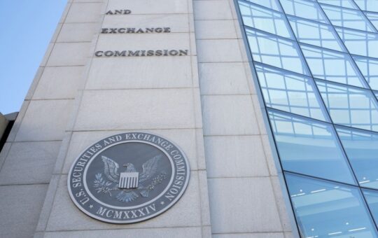 Coinbase Rallies Behind Incoming SEC Chair Promising Full Focus on Crypto Clarity
