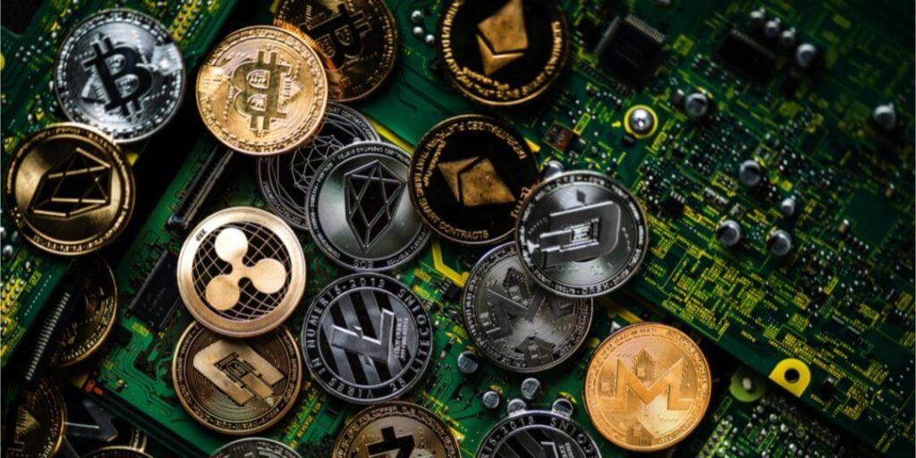 BNB has hit fresh all-time highs above $1,300, while CAKE extends weekly gains by roughly 70%. SOL targets near-term rallies to $250.