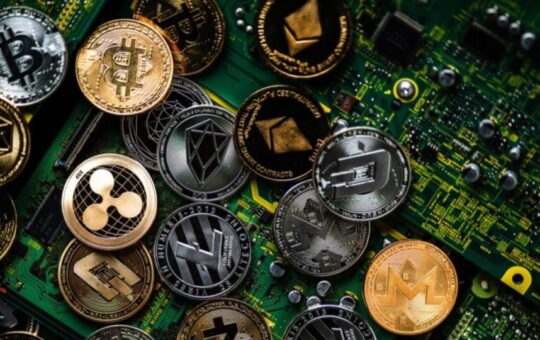 BNB has hit fresh all-time highs above $1,300, while CAKE extends weekly gains by roughly 70%. SOL targets near-term rallies to $250.